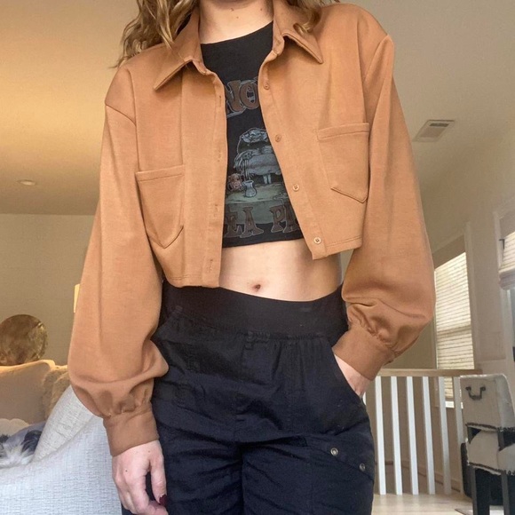Cropped Tan Button Up XS - Picture 3 of 3